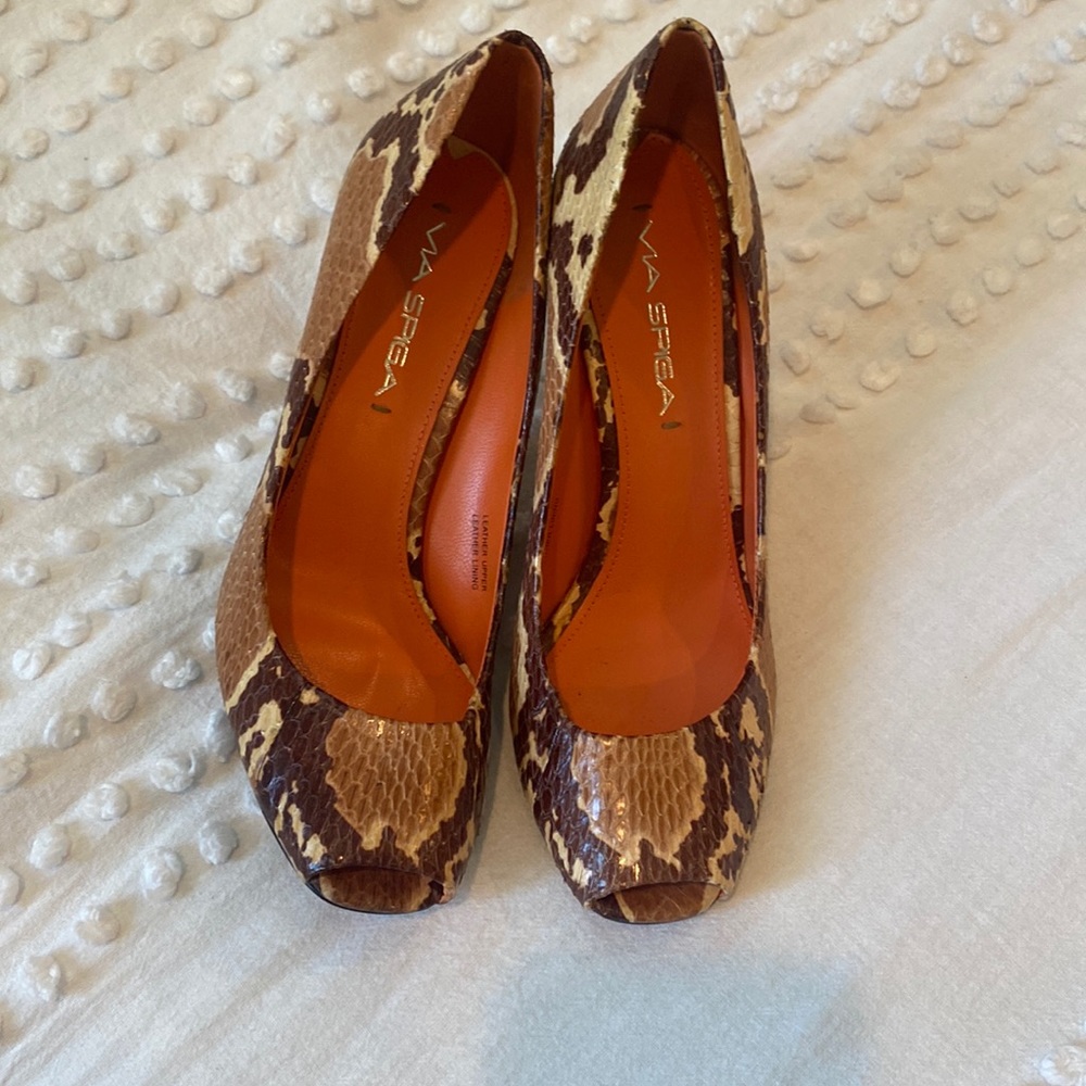 Via Spiga snakeskin Leather Peep Toe Pumps Size 6.5